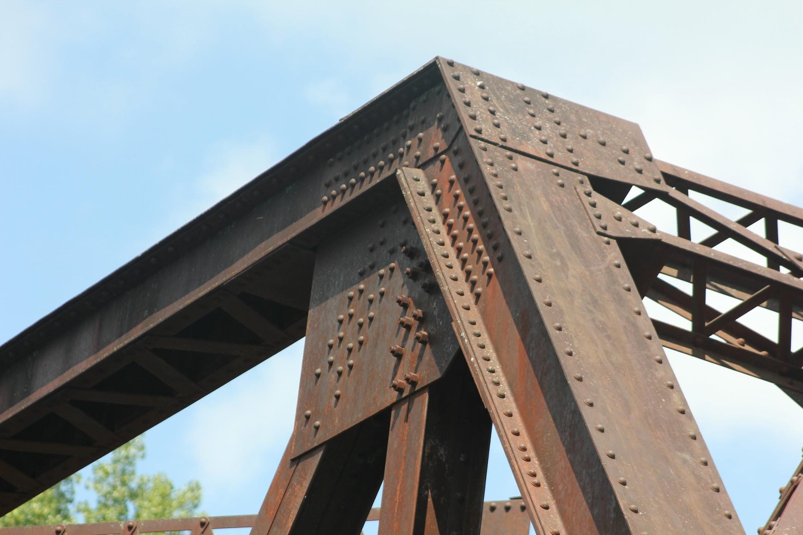 Upper angle connection